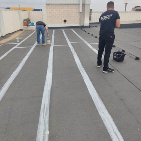 Garantía y Durabilidad: Restauración e Impermeabilización de Cubiertas en Centros Comerciales